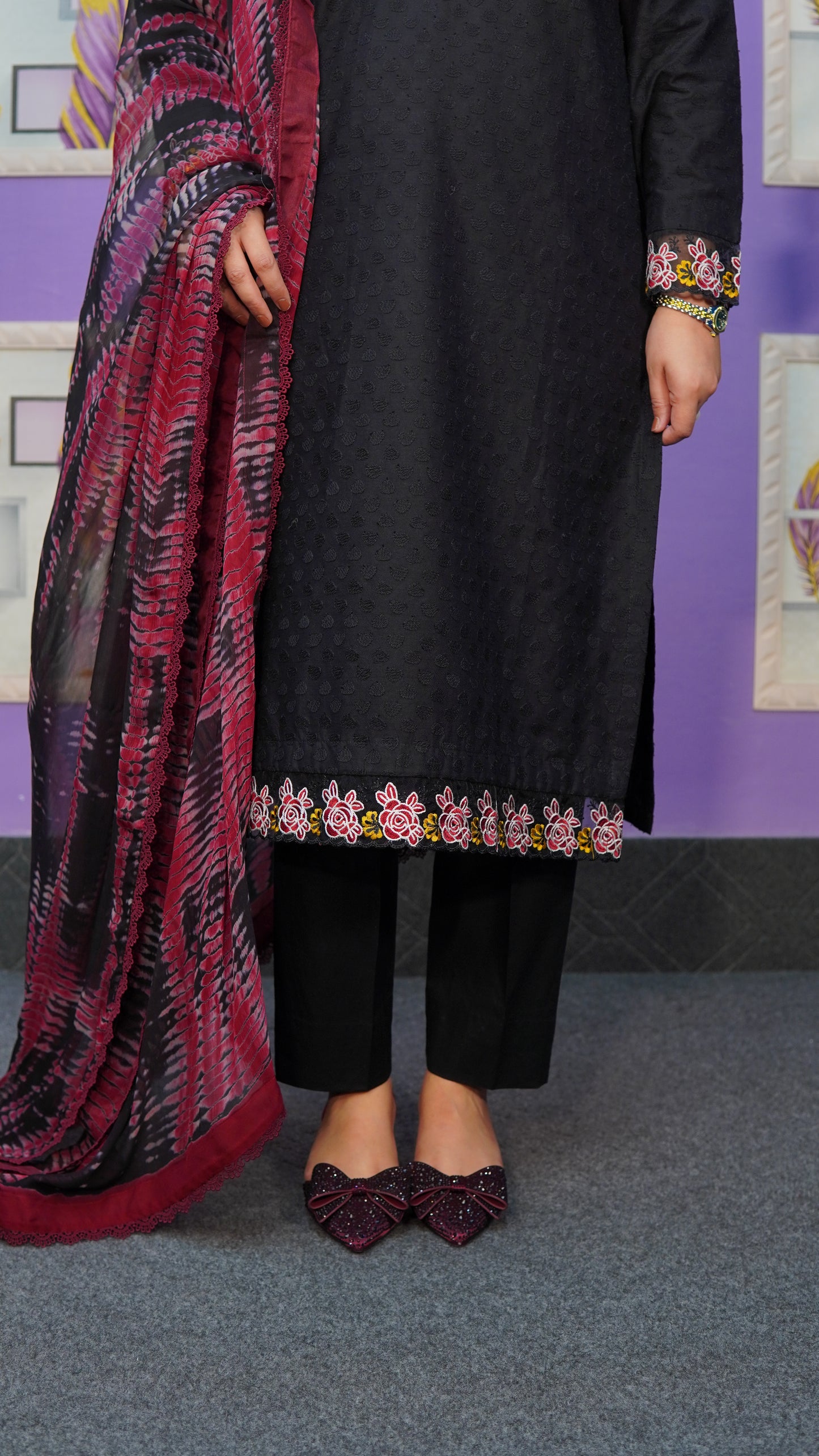Luxury Black Chikan Kari 2-Piece Outfit | Embroidered Patches & Handmade Tassels - Menaalpret