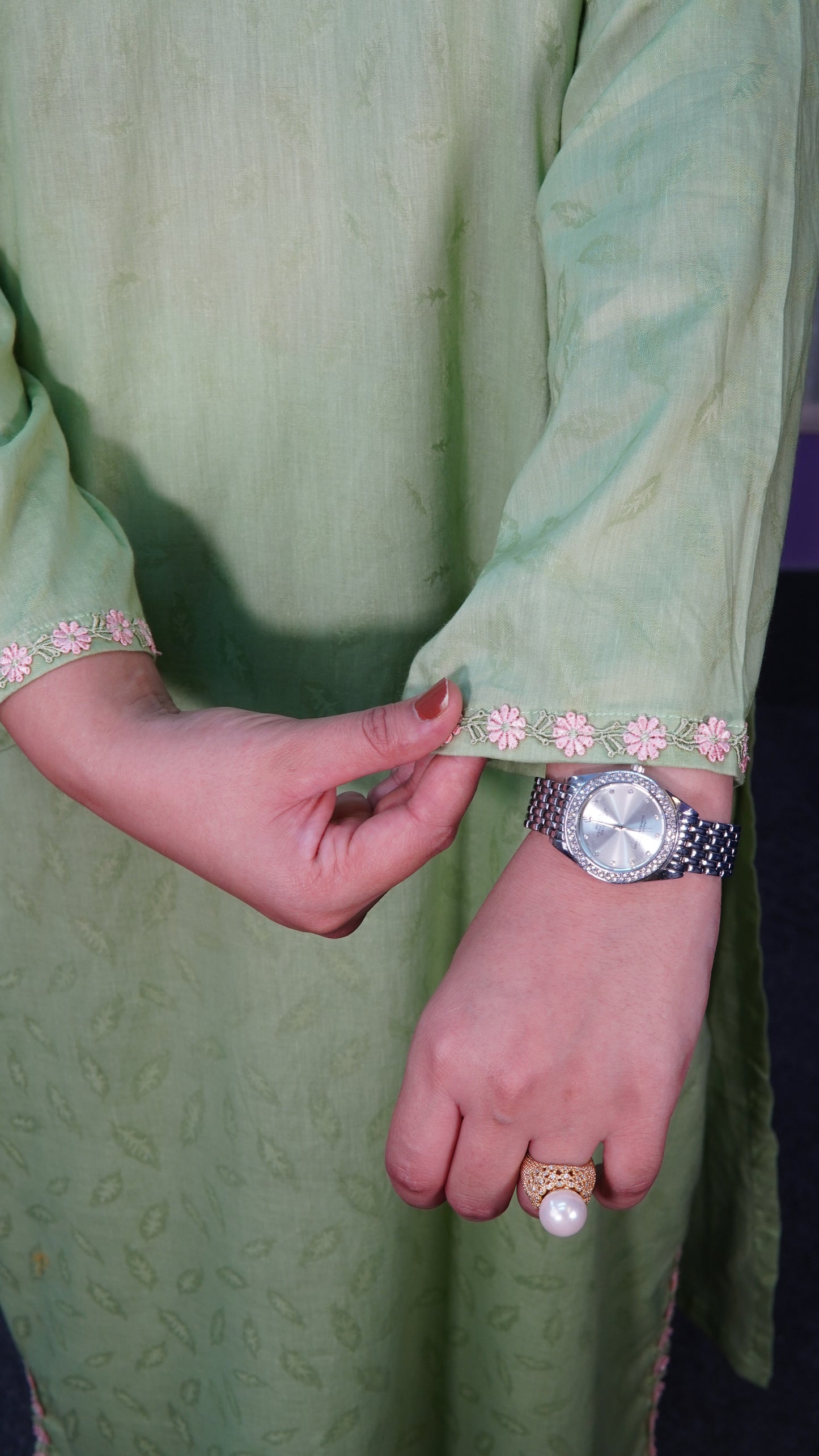 Premium Jacquard Lawn 3-Piece Stitched | Laces & Handmade Tassels - Menaalpret