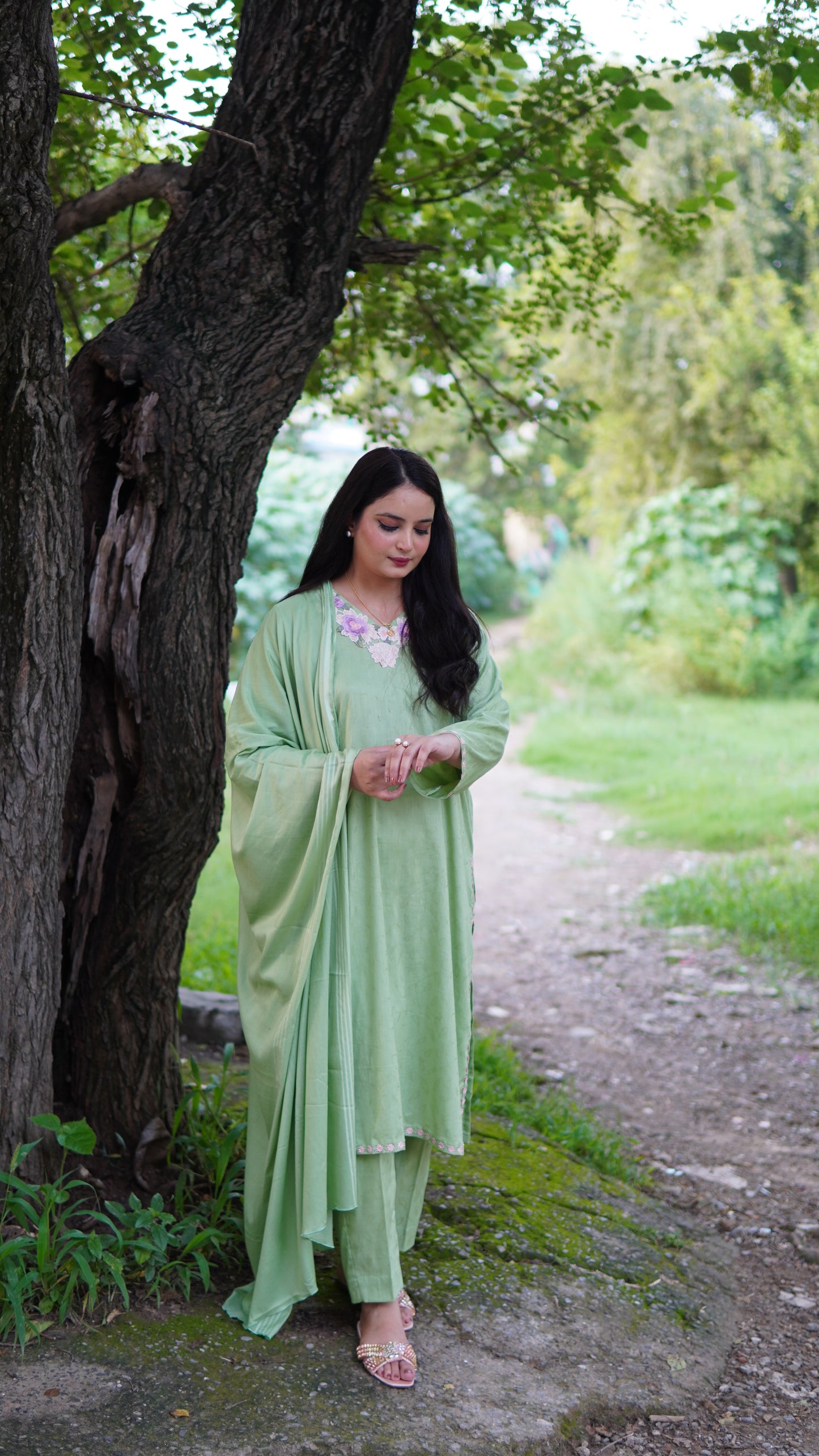 Premium Jacquard Lawn 3-Piece Stitched | Laces & Handmade Tassels - Menaalpret