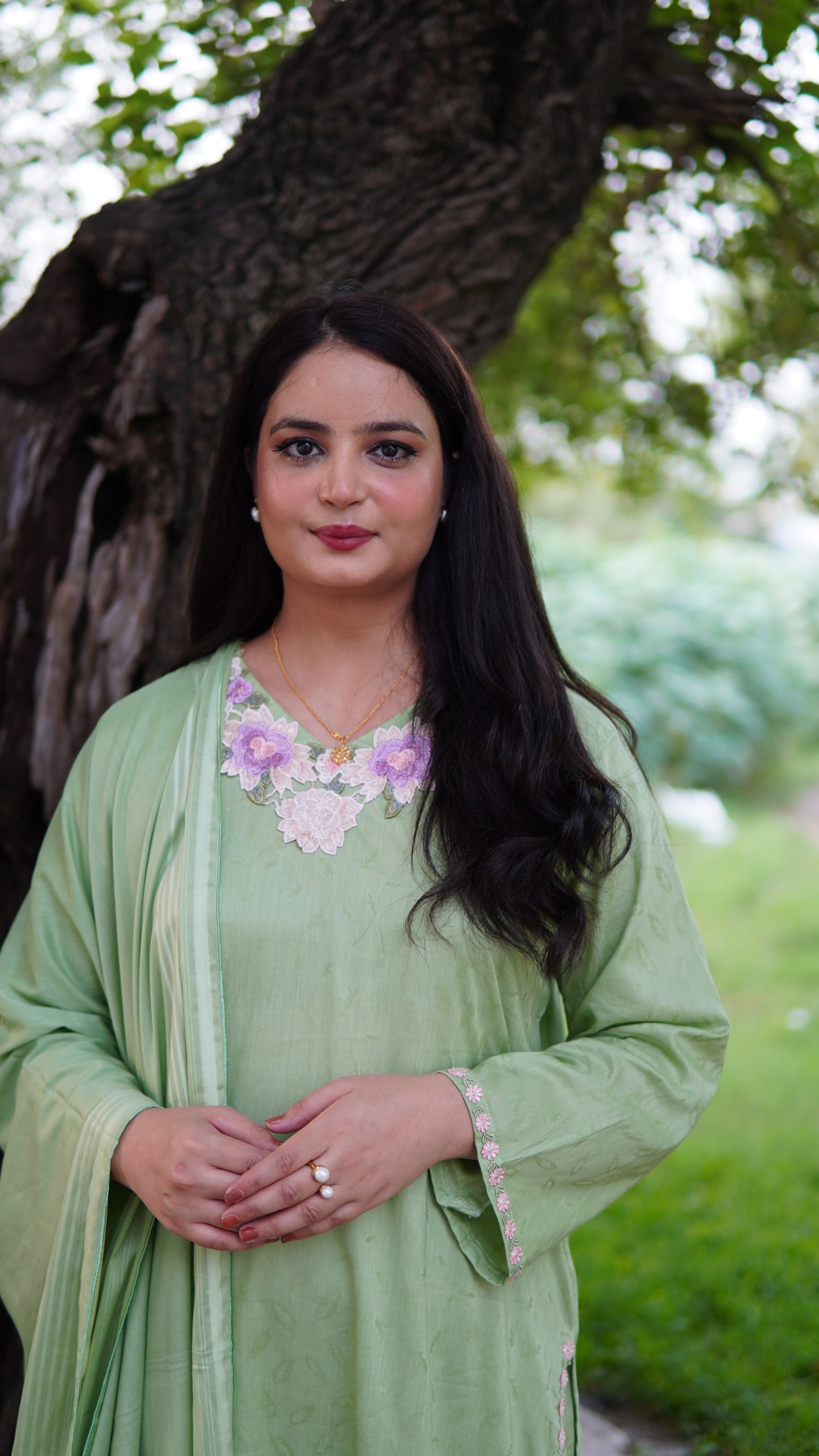 Premium Jacquard Lawn 3-Piece Stitched | Laces & Handmade Tassels - Menaalpret