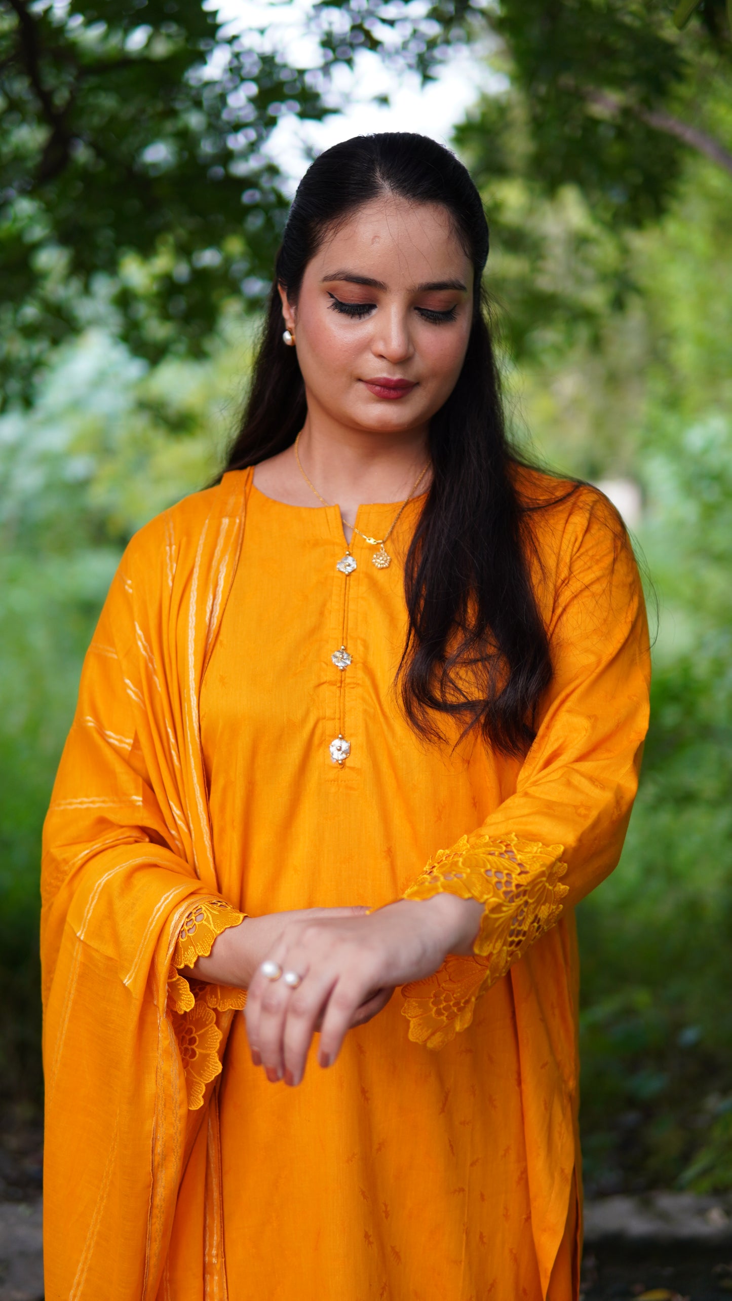 Premium Jacquard Lawn 3-Piece Stitched | Laces & Handmade Tassels - Menaalpret