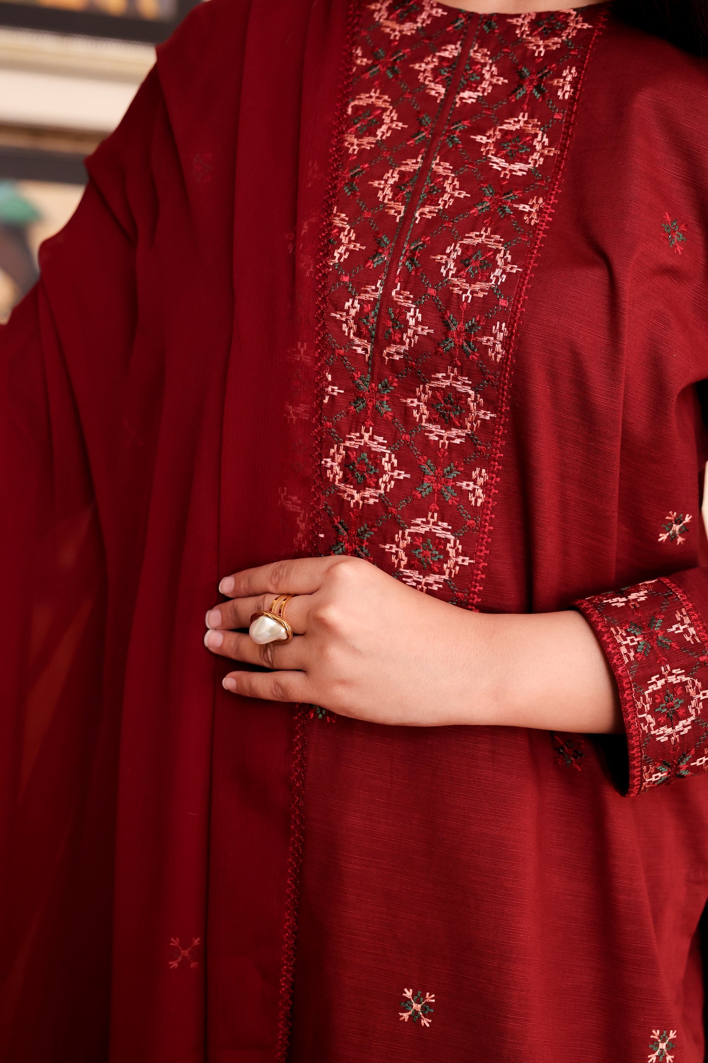 2-Piece Maroon Embroidered Khaddar Stitched Suit - Menaalpret