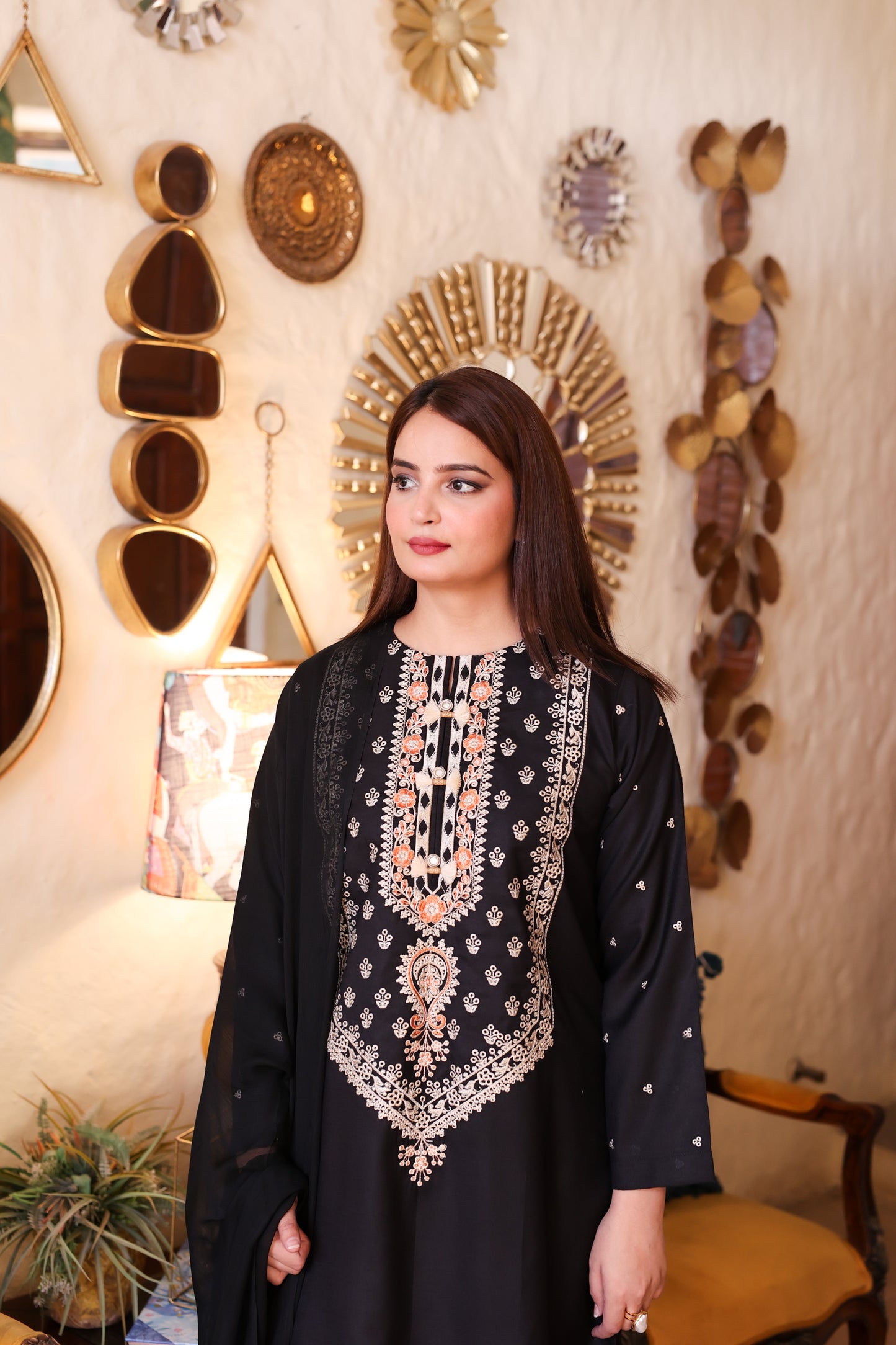 2-Piece Black Embroidered Marina Stitched Suit - Menaalpret