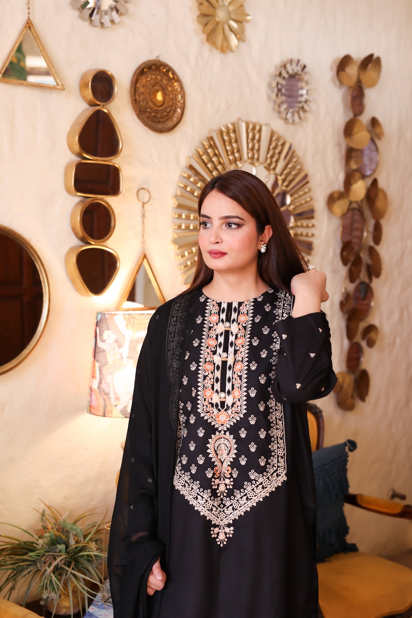 2-Piece Black Embroidered Marina Stitched Suit - Menaalpret