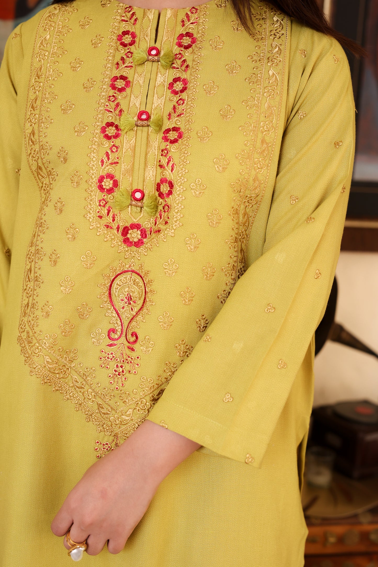 2-Piece Lime Green Embroidered Marina Stitched Suit - Menaalpret