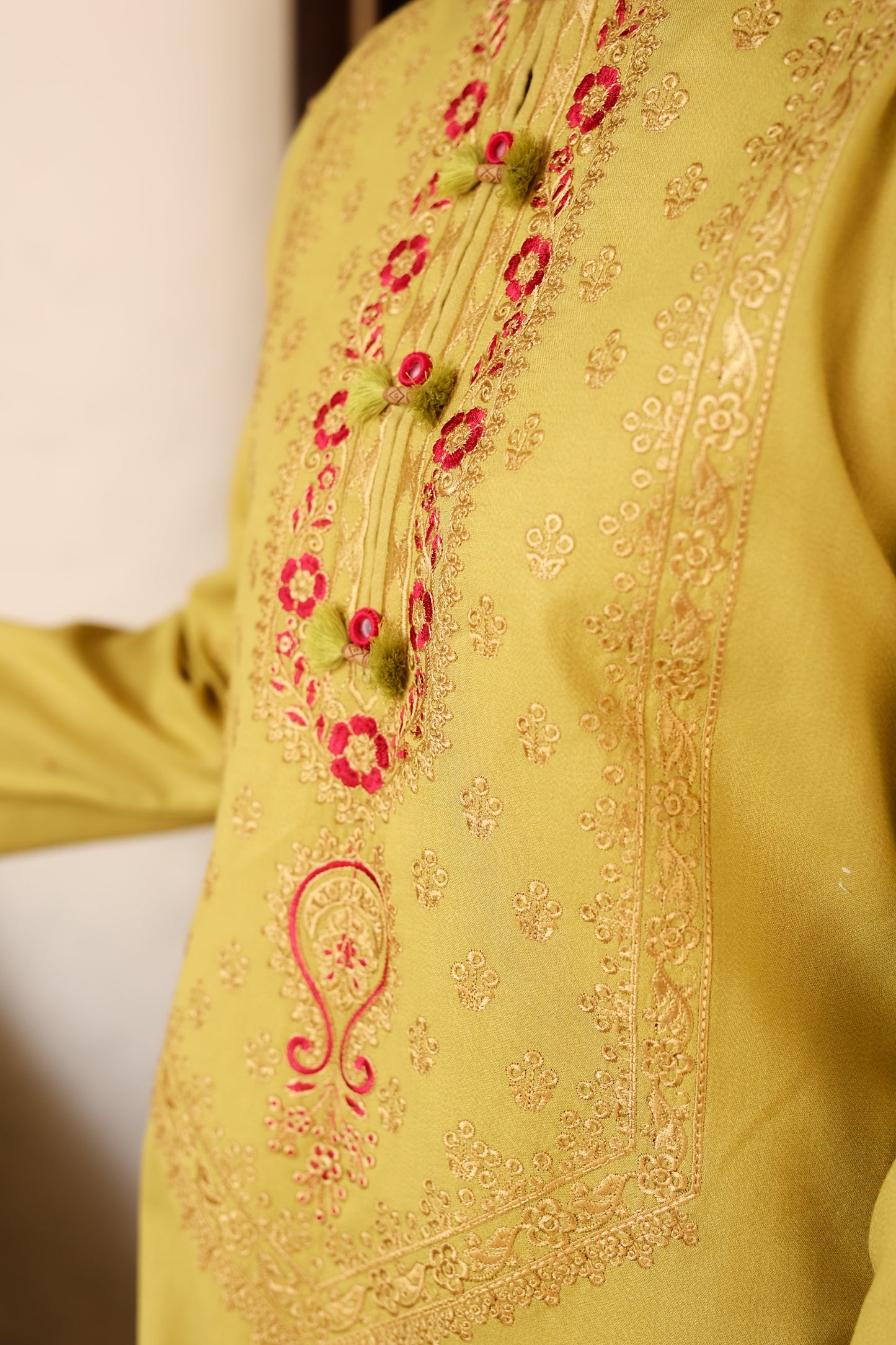 2-Piece Lime Green Embroidered Marina Stitched Suit - Menaalpret