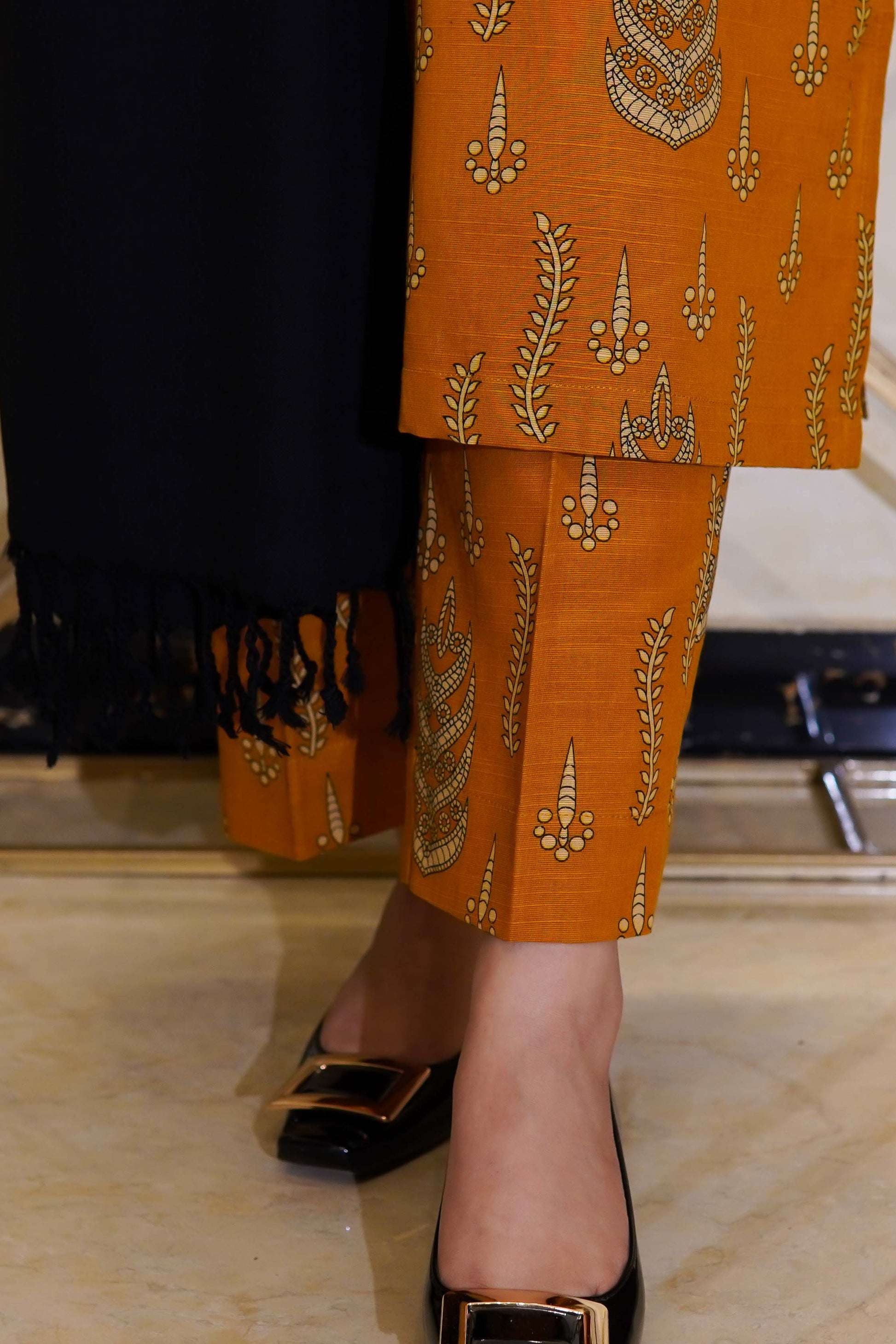 2-Piece Printed Khaddar Stitched Suit - Menaalpret