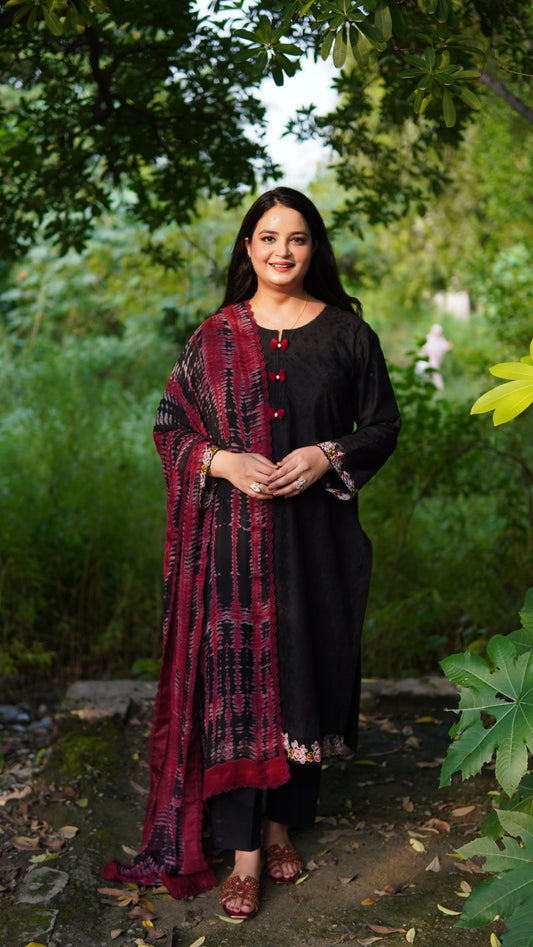 Luxury Black Chikan Kari 2-Piece Outfit | Embroidered Patches & Handmade Tassels - Menaalpret