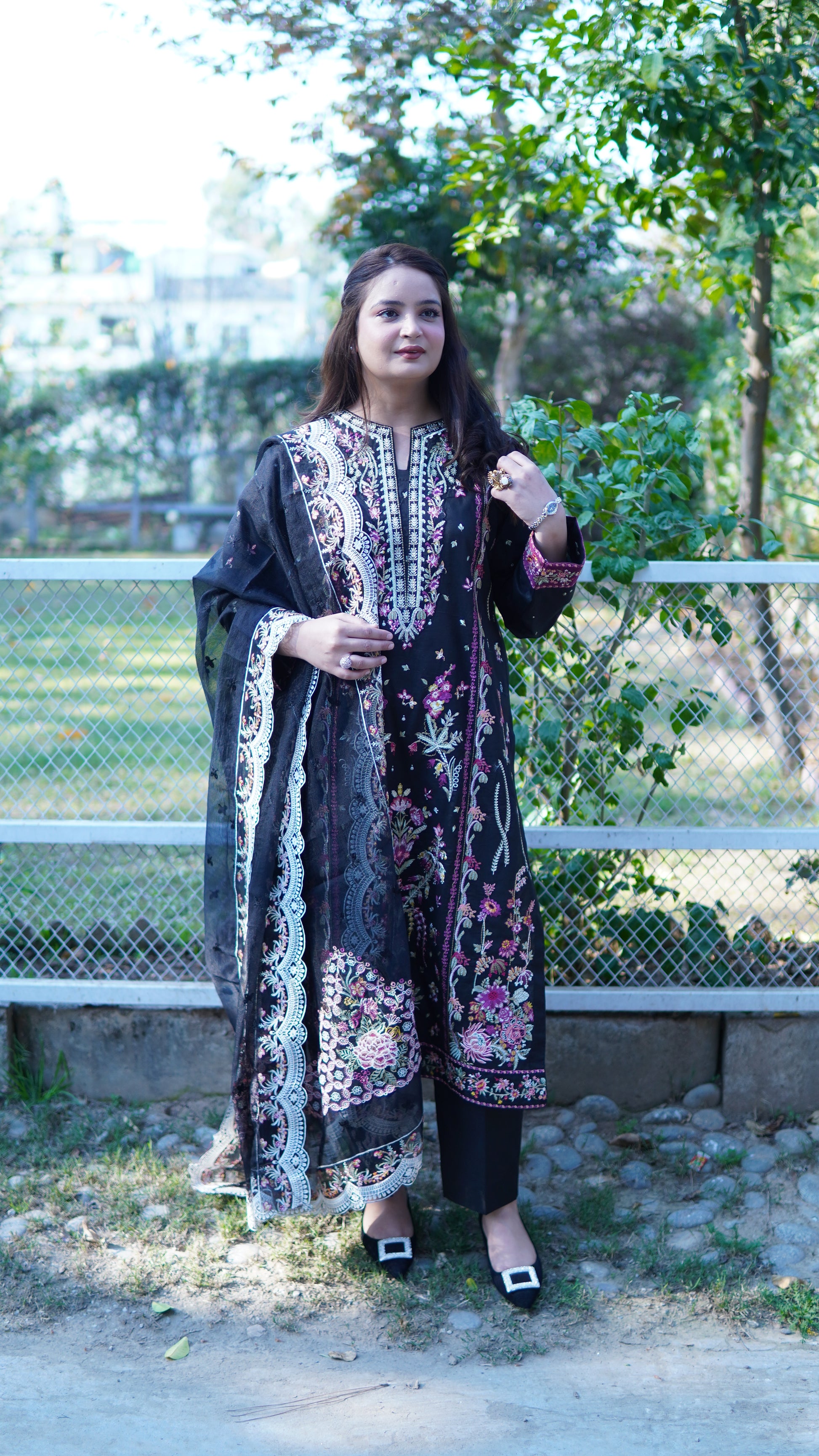 3 Piece Luxury Black Embroidered Stitched Suit - Menaalpret