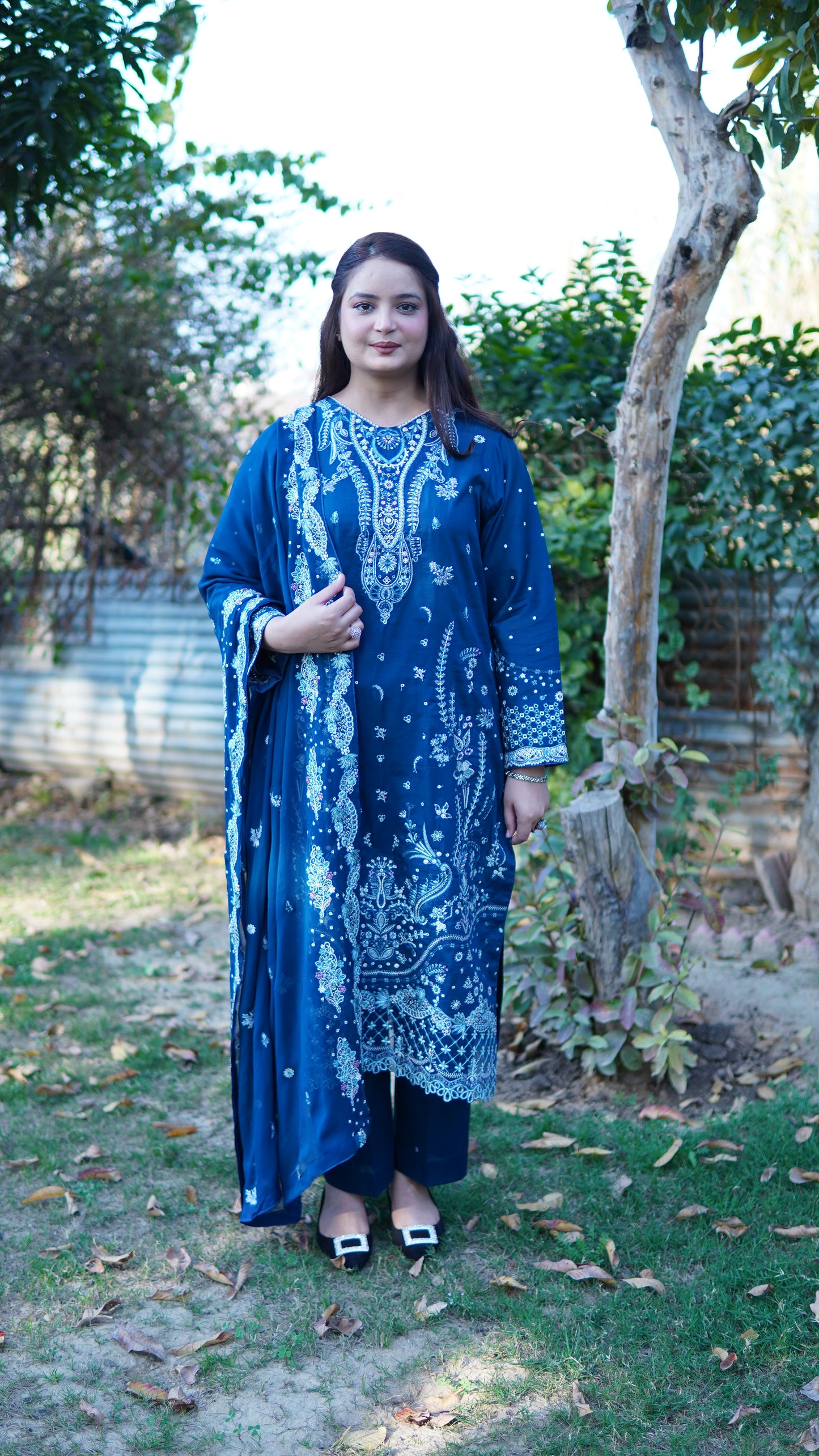 3 Piece Luxury Blue Embroidered Stitched Suit - Menaalpret