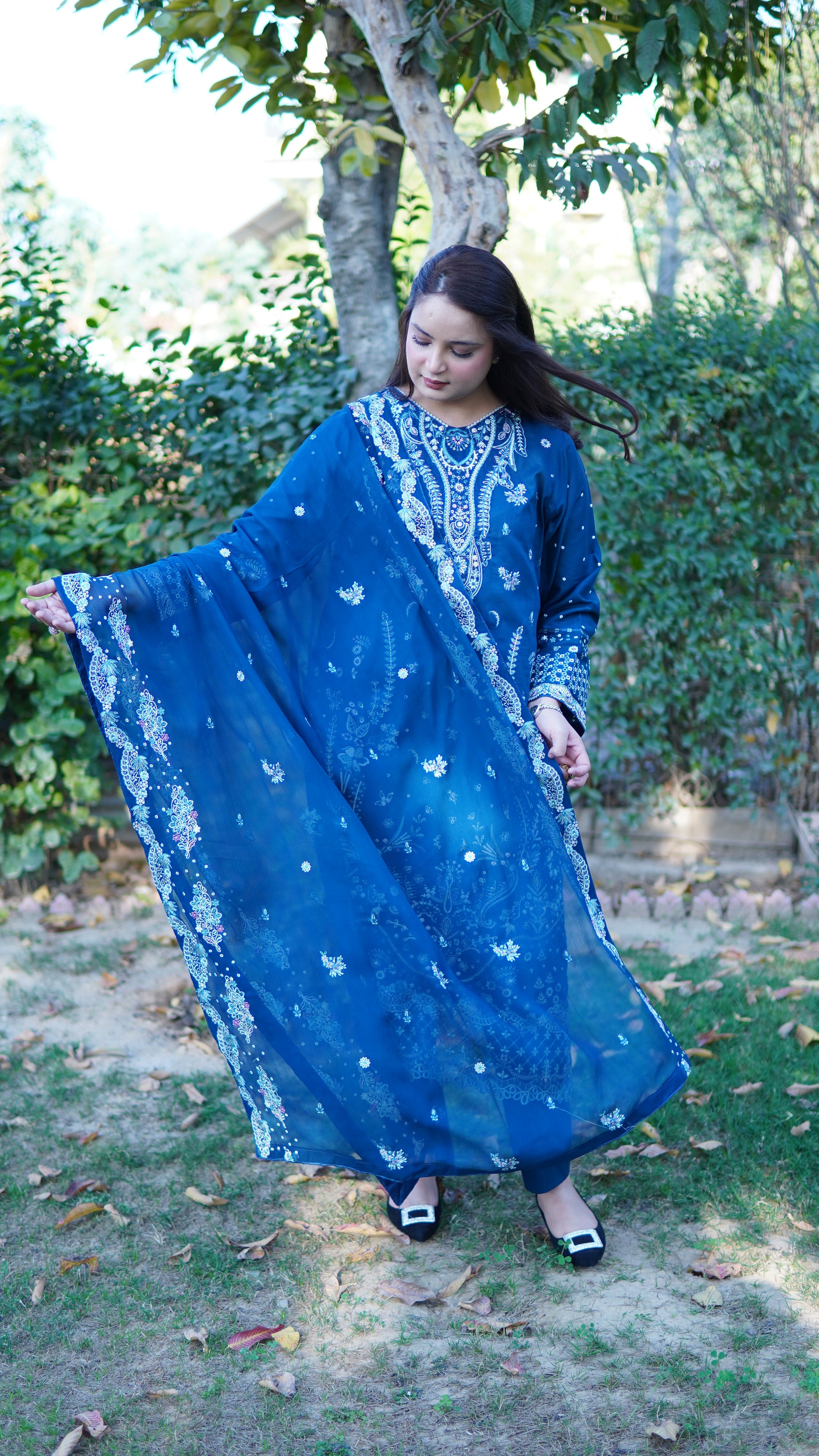 3 Piece Luxury Blue Embroidered Stitched Suit - Menaalpret