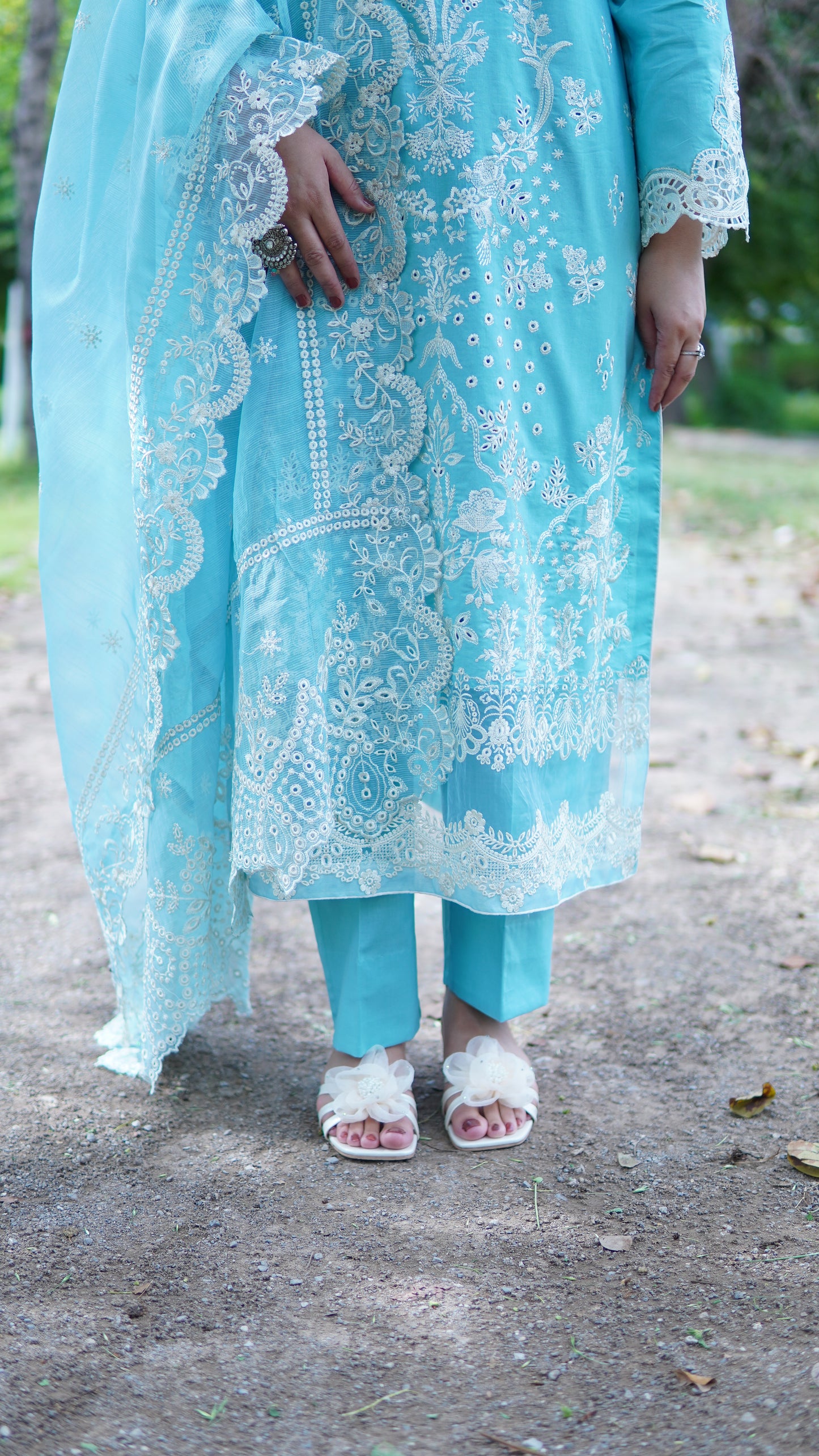 Luxury Ferozi Embroidered Lawn 3 Piece Stitched Suit with Khadi Net Embroidered Dupatta - Menaalpret