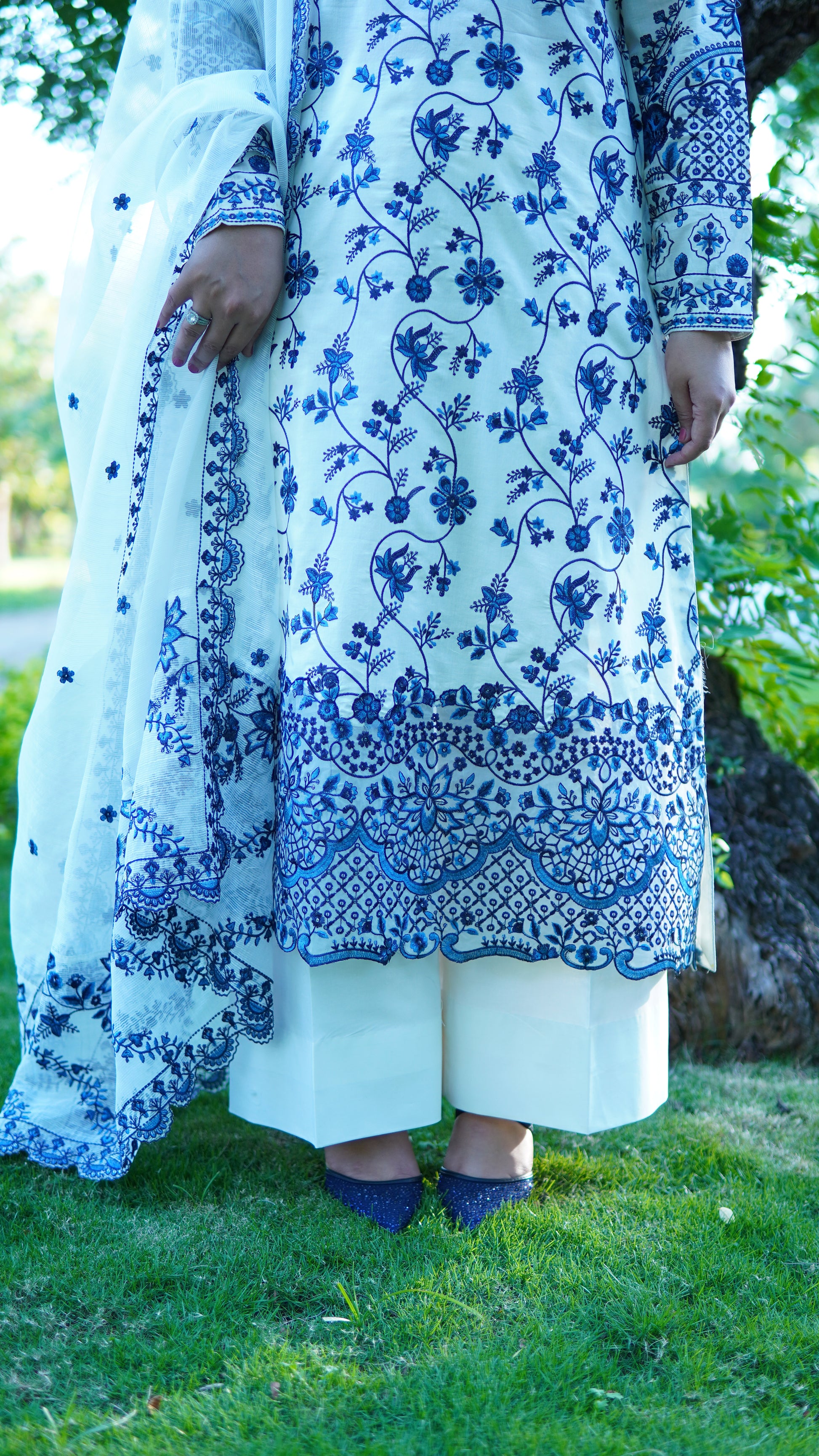 Elegant White & Blue Embroidered 3 Piece Stitched Lawn Suit for Women – Menaalpret