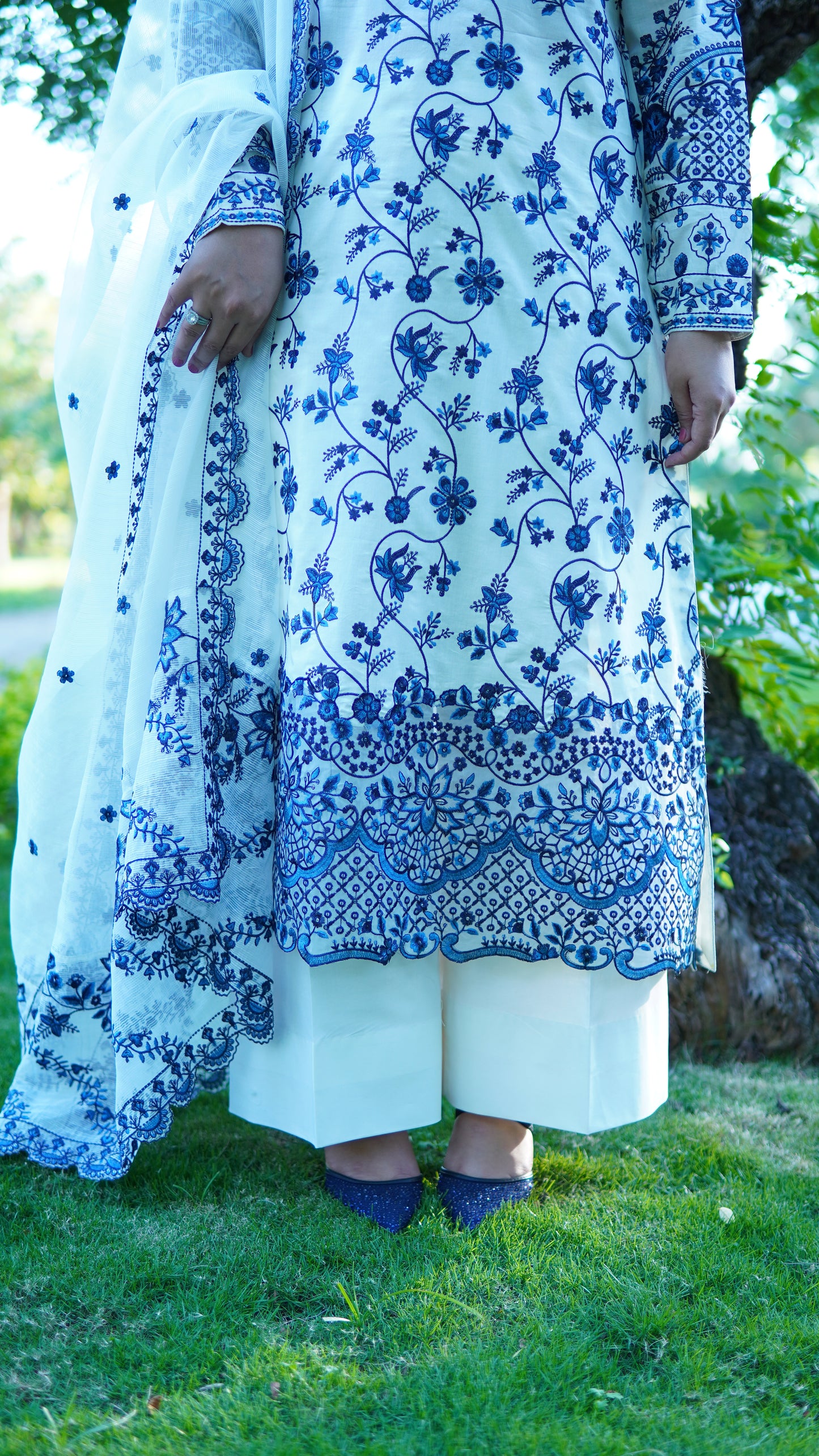 Elegant White & Blue Embroidered 3 Piece Stitched Lawn Suit for Women – Premium Ready to Wear Traditional Pakistani Dress - Menaalpret