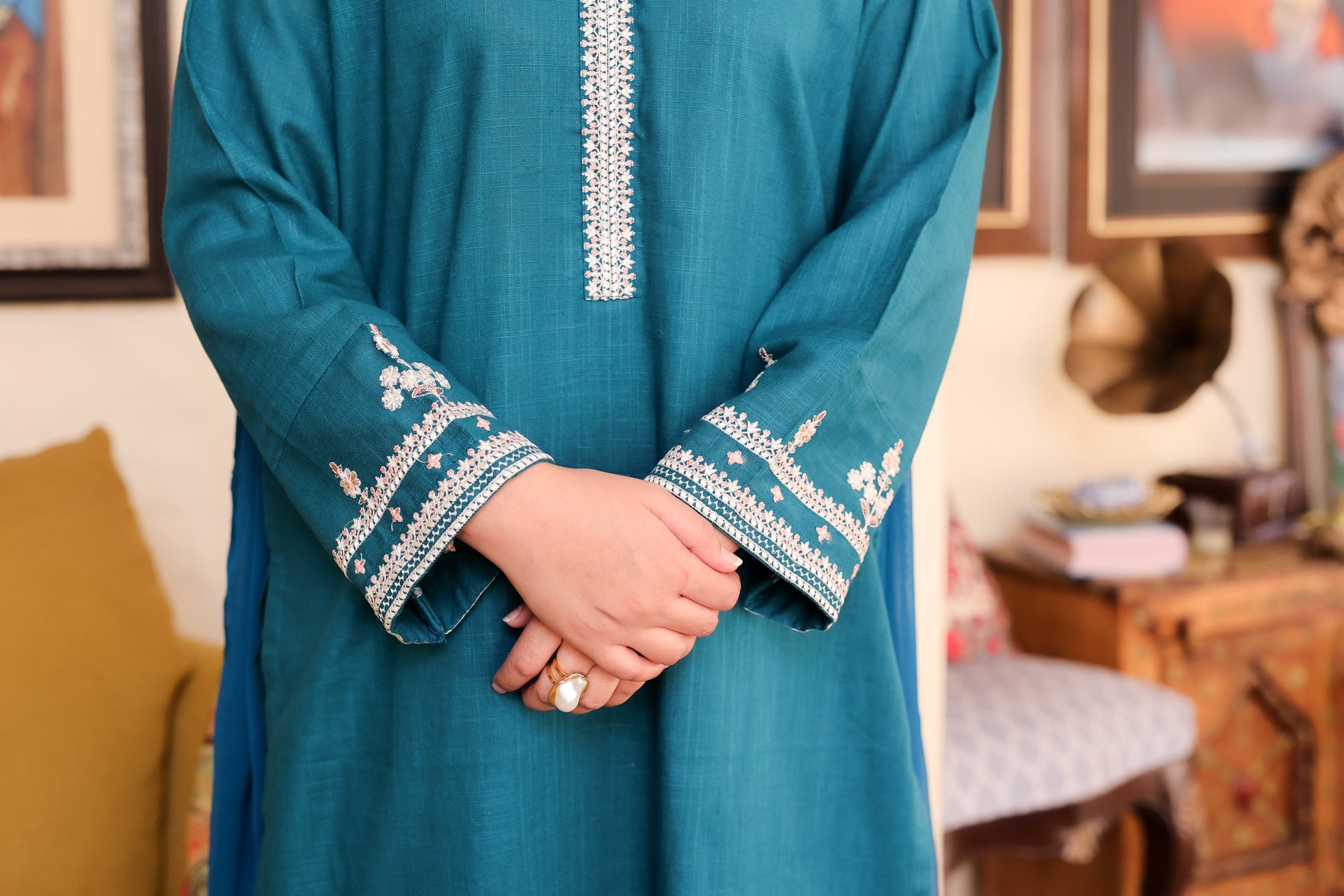 2-Piece Zinc Embroidered Khaddar Stitched Suit - Menaalpret